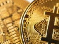 Доллар слабеет из-за торговой неопределенности; фунт падает на фоне экономической слабости